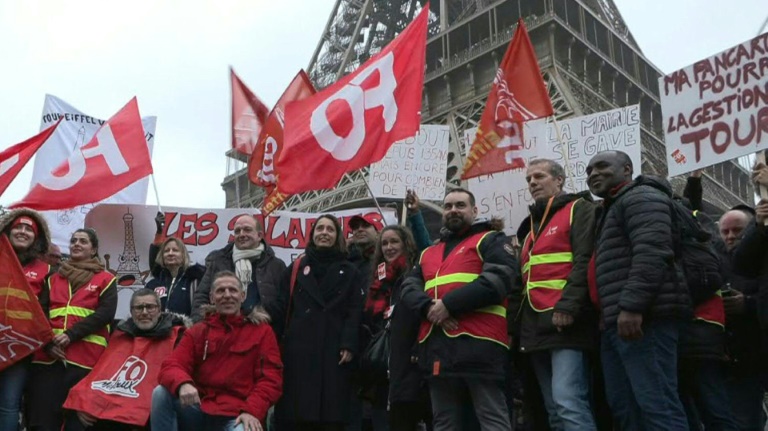 Quatrième jour de grève à la tour Eiffel, la mairie de Paris ciblée