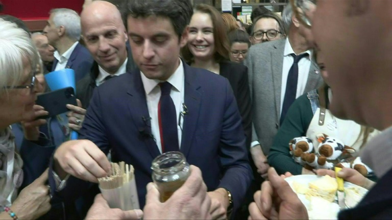 Après Macron, Attal au Salon de l'Agriculture dans le calme, sur fond de campagne contre le RN