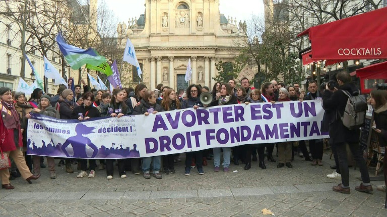 IVG dans la Constitution: la réforme franchit l'obstacle du Sénat, le Congrès réuni lundi