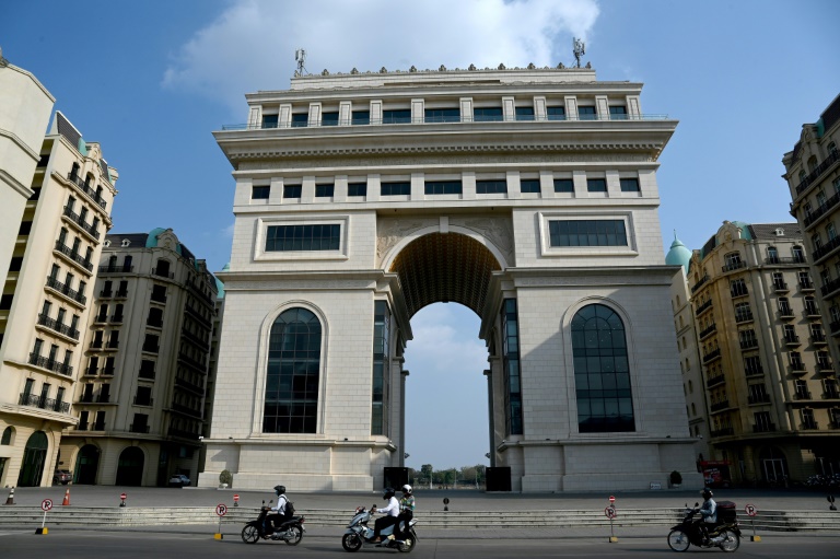 Arc de Triomphe et immeubles cossus: à Phnom Penh, un mini-Paris pour les ultra-riches