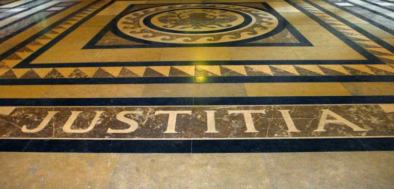 Accusé d'avoir brûlé vive sa compagne, il reconnaît que les preuves l'accablent