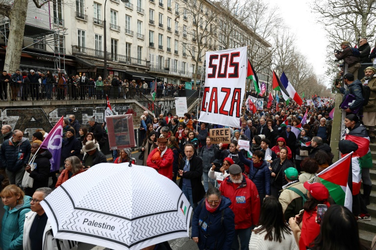 Des milliers de manifestants à Paris pour un 