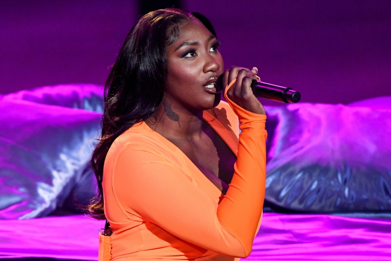 Aya Nakamura, qui pourrait chanter aux JO, ciblée par l'extrême droite