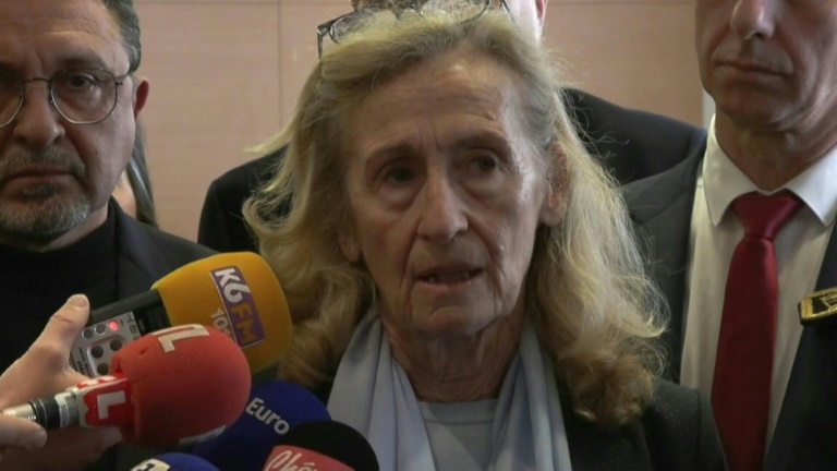 Menace au collège: Belloubet loue 