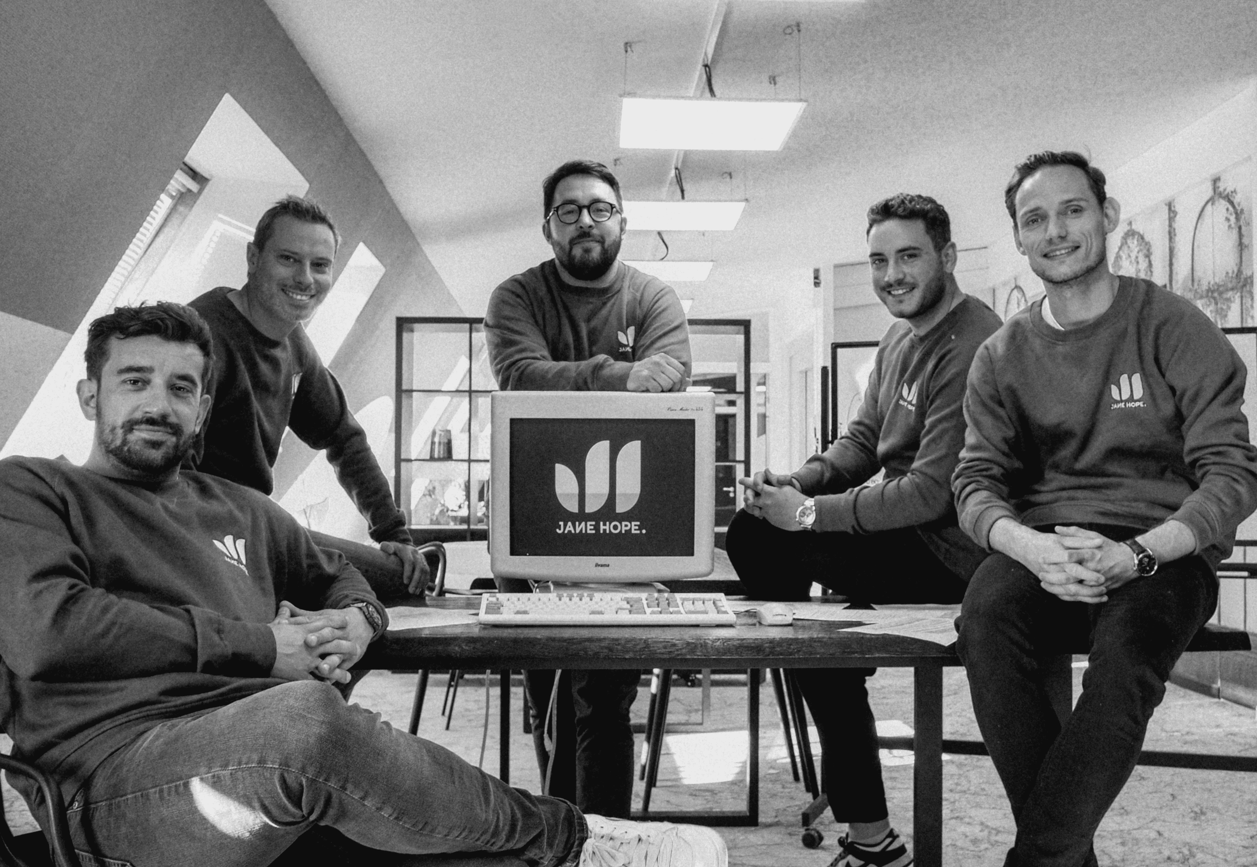  Harry Hope lance Jane Hope