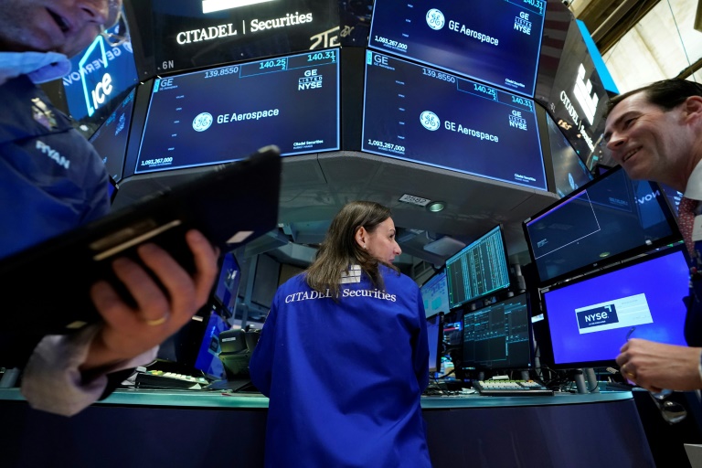 Wall Street en ordre dispersé, rassuré sur l'inflation mais sans entrain