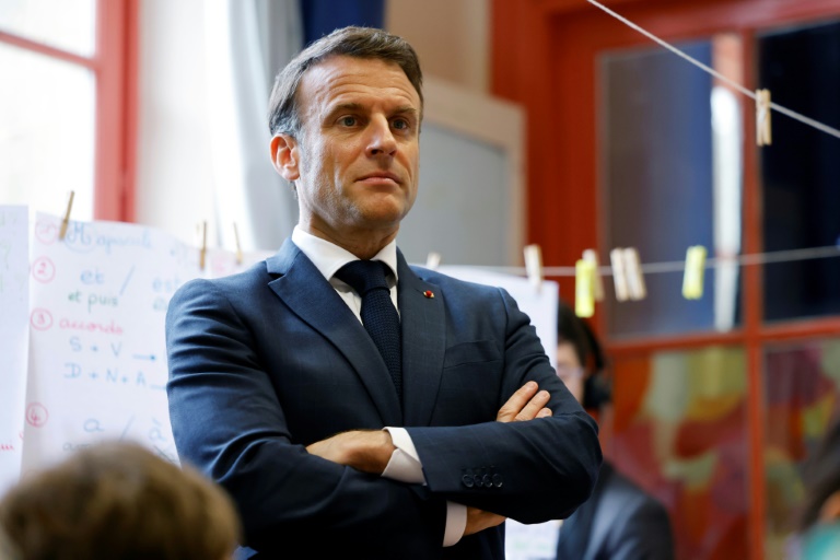 Macron impose une nouvelle réforme de la formation des profs, pour mieux recruter