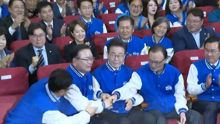 Corée du Sud: Lee Jae-myung, grand gagnant des législatives au parcours jonché de scandales