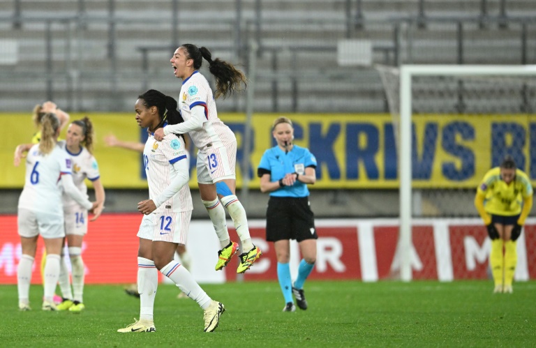 Euro-2025: les Bleues s'imposent en Suède grâce à Wendie Renard