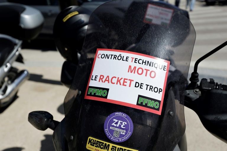 Plusieurs dizaines de milliers de motards défilent contre le contrôle technique