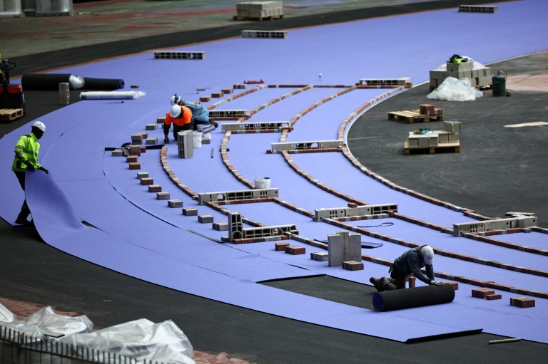 JO-2024: la piste d'athlétisme s'habille de violet