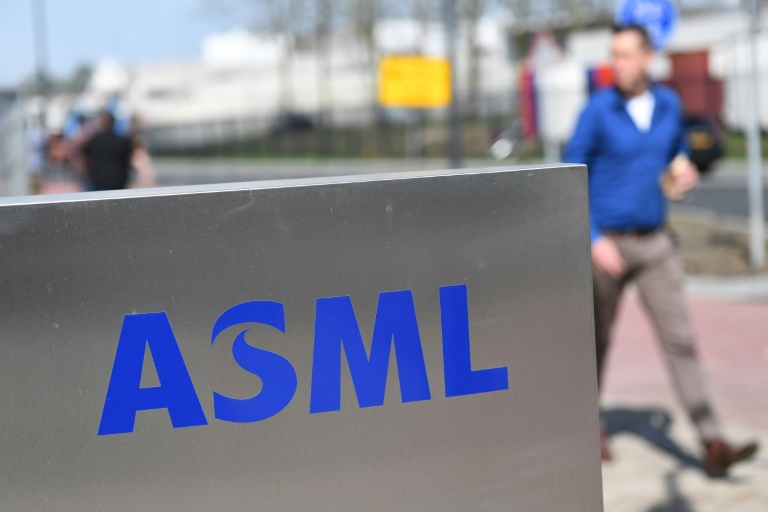 Un Français prend les rênes d'ASML en pleine guerre des puces