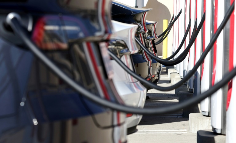 Voitures électriques: 2024 devrait être une nouvelle année record dans le monde, selon l'AIE