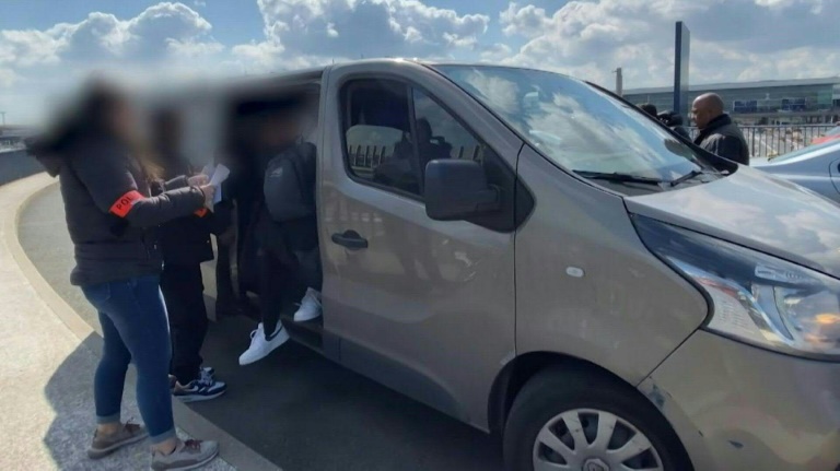 Avant les JO-2024, la chasse aux faux taxis parisiens