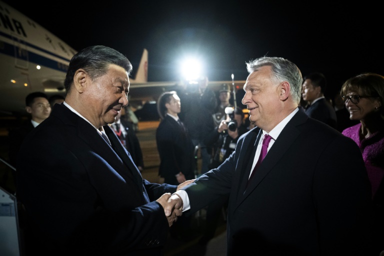 En Hongrie, Xi Jinping vante un 
