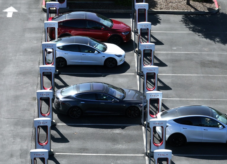 Tesla: Musk assure que le réseau de superchargeurs va continuer de s'étendre