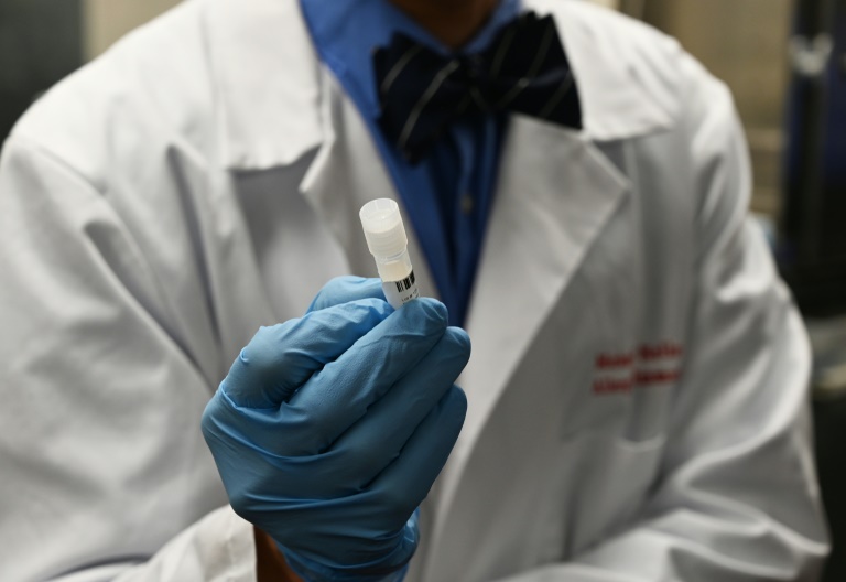 Don de moelle osseuse: controverse autour de la stratégie française