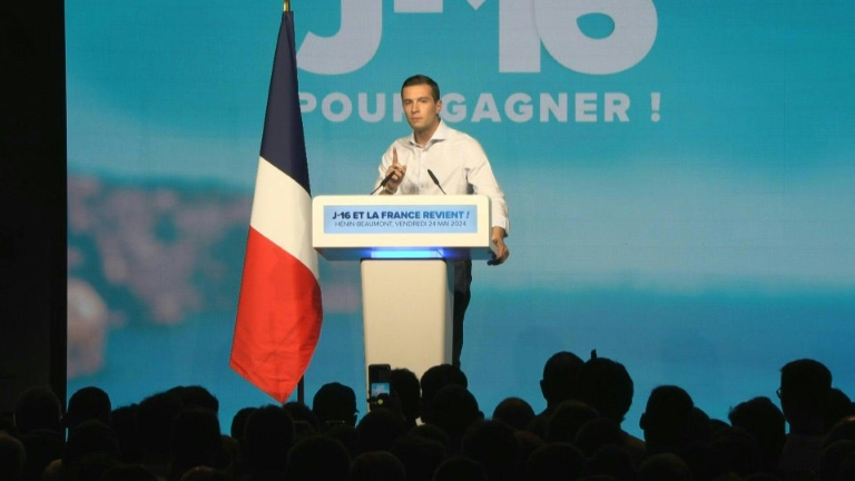 Européennes: à Hénin-Beaumont, à côté de Bardella, Le Pen reste la patronne