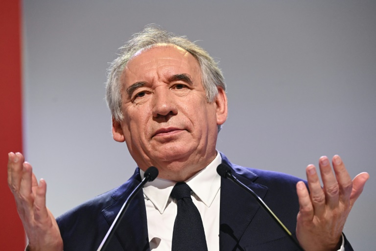 Menace de grèves pendant les JO: Bayrou dénonce un 