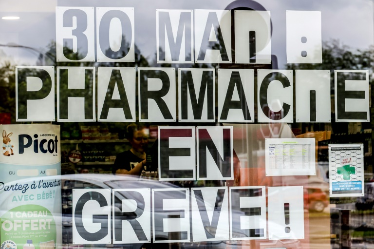 Grève massive des pharmacies en France, des milliers de manifestants dans la rue