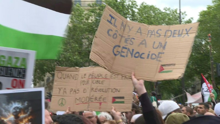 Environ 10.000 personnes à Paris pour dénoncer les derniers bombardements à Rafah