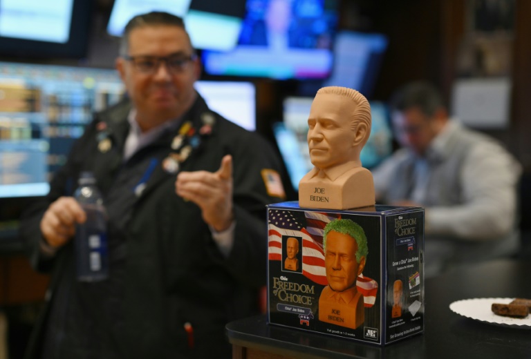 Wall Street entame la séance en baisse, refroidie par les taux obligataires