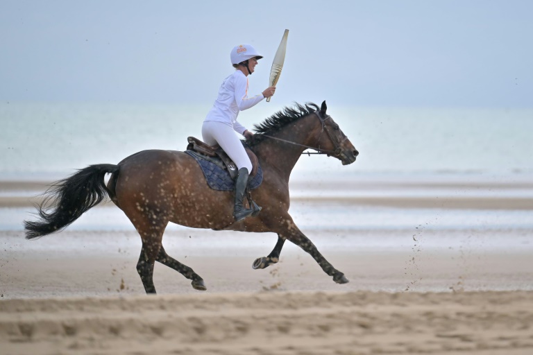 Flamme olympique et nouveau mémorial, Omaha Beach lance les festivités du 80e anniversaire du D-day