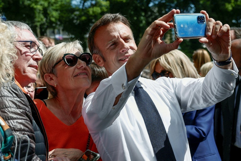 Campagne des européennes: Macron omniprésent, les Insoumis croient à la remontée