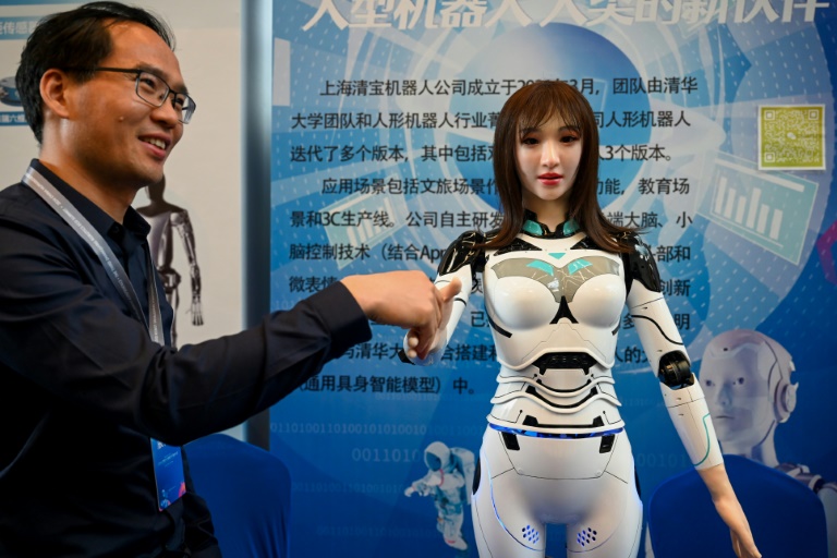 En Chine, les fabricants d'androïdes rêvent de robots 