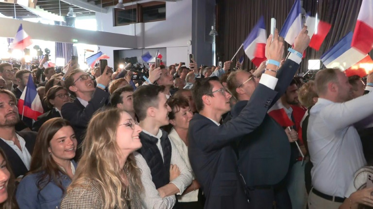 Au RN, l'annonce surprise de la dissolution accueillie avec des cris de joie