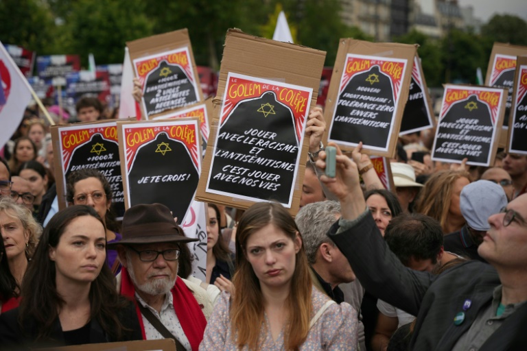 Viol de Courbevoie: nouveau rassemblement contre l'antisémitisme à Paris