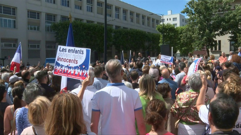 Courbevoie: un millier de personnes rassemblées 