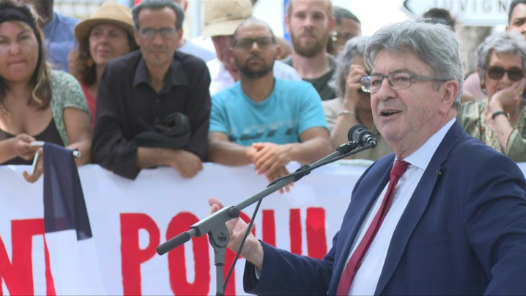 A gauche, l'hypothèse Mélenchon à Matignon toujours prégnante et clivante