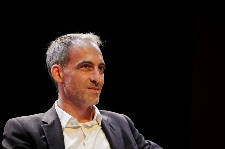 Législatives: Raphaël Glucksmann appelle la majorité à 