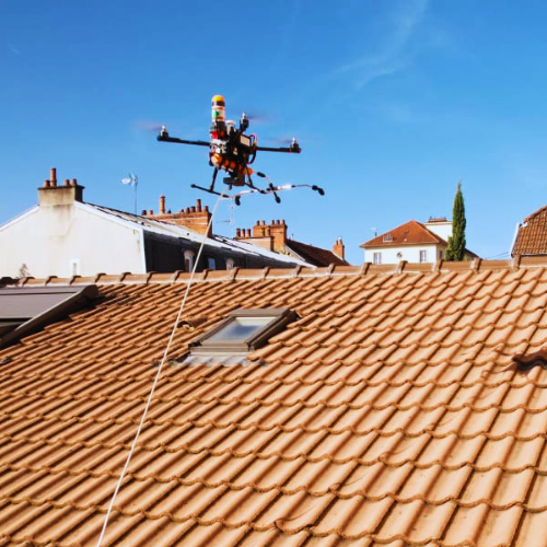 Dijon : un nettoyage écologique des toitures et façades par drone