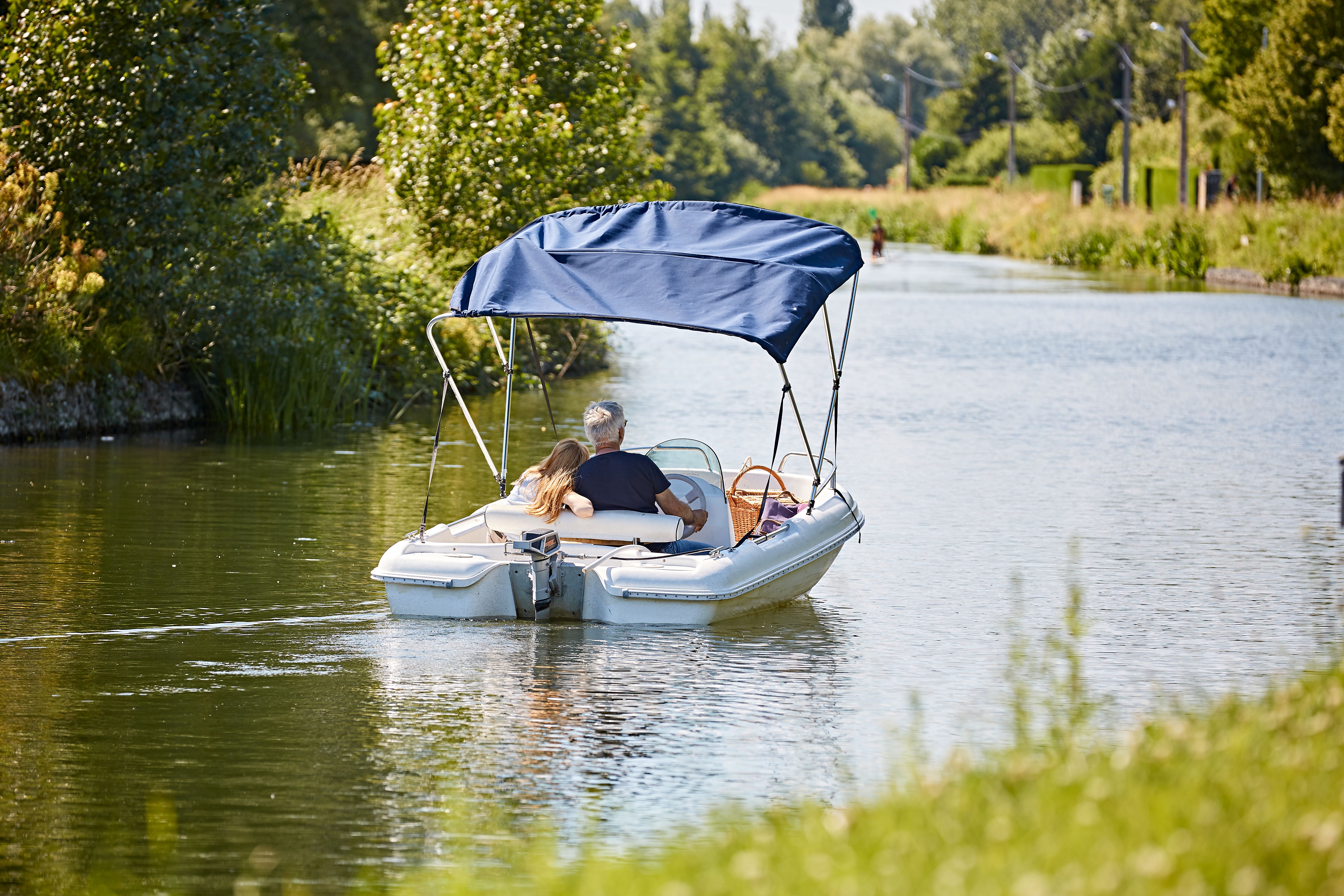 La location de bateaux électriques a le vent en poupe