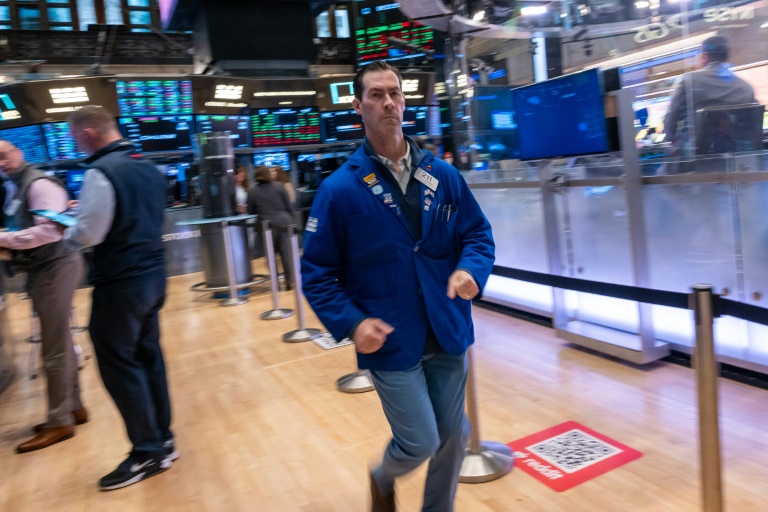 Wall Street termine en ordre dispersé, records pour Nasdaq et S&P 500