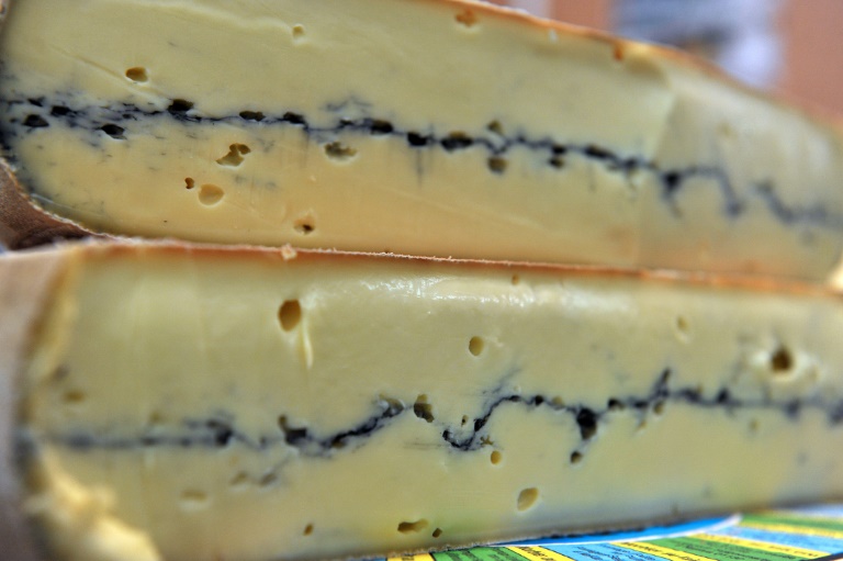 Morbier contaminé par une bactérie E.coli: enquête ouverte pour mise en danger