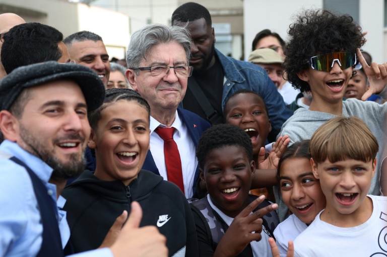 Val-de-Marne: Jean-Luc Mélenchon finit la campagne dans des quartiers populaires
