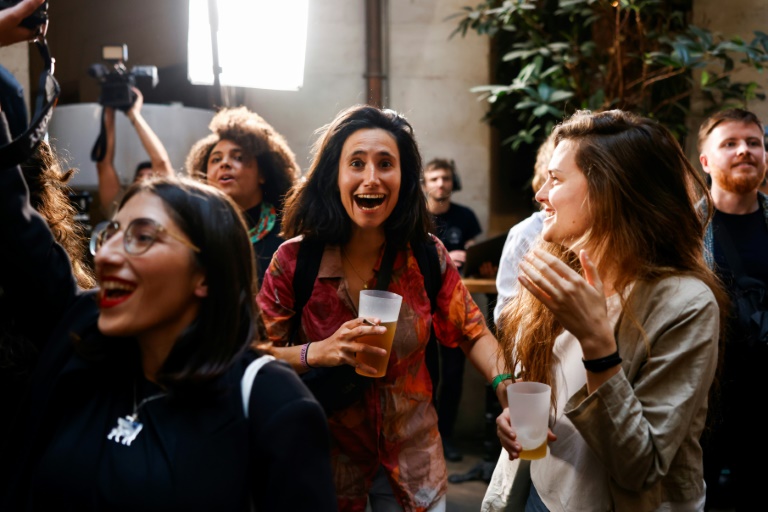 Législatives: succès surprise de la gauche, le RN se heurte au front républicain