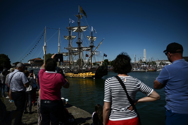 Interdit d'accès, le navire russe Shtandart veut tenter d'accoster à Brest