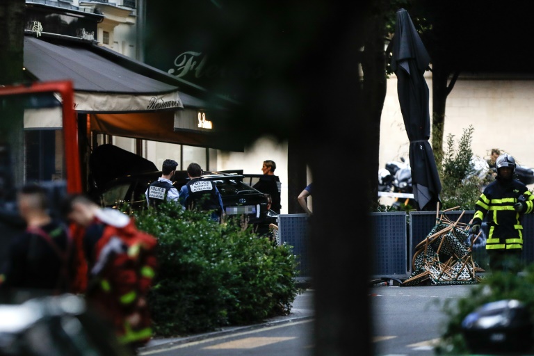 Terrasse percutée par une voiture: 