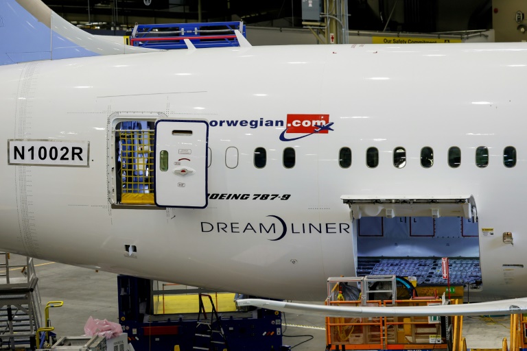 USA: le réusinage de dizaines de 787 Dreamliner achevé d'ici fin 2024 (responsable Boeing)