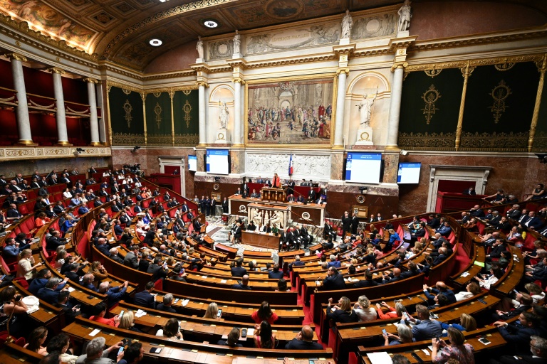 Postes-clés à l'Assemblée: des urnes trop pleines viennent perturber le scrutin