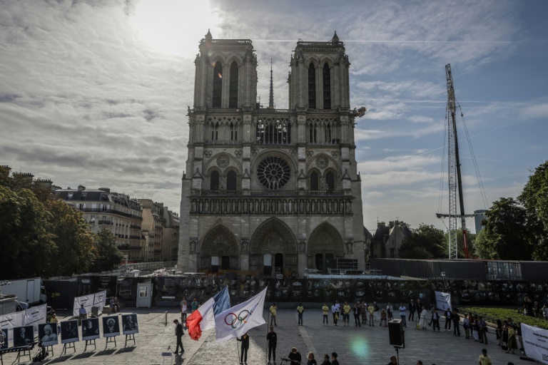JO: un appel interreligieux pour la paix devant Notre-Dame