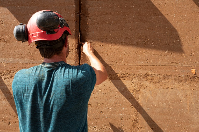 La construction en terre crue, solution bas carbone face aux chaleurs extrêmes