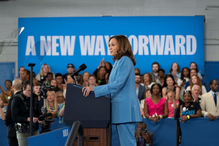 Harris se présente en championne des classes moyennes