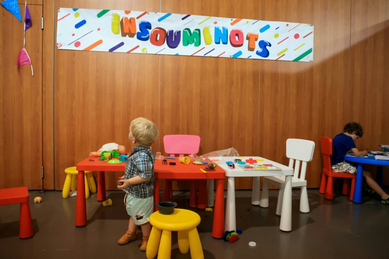 Pendant l'université d'été de LFI, des gardes instructives pour les jeunes 