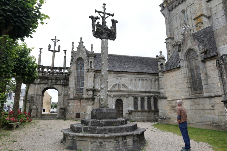 Les enclos paroissiaux, trésors méconnus de la Bretagne intérieure