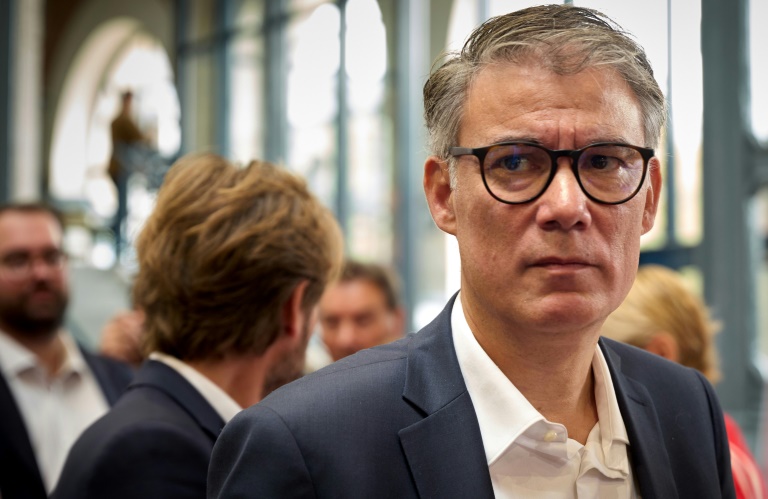 Le PS décline une rencontre avec Barnier, le PCF l'accepte mais 